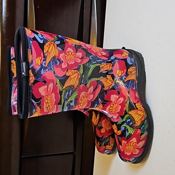 SLOGGERS  6 WOMEN'S BOOTS FLORAL MULTI-COLOR  RAIN BOOTS - Picture 1 of 9